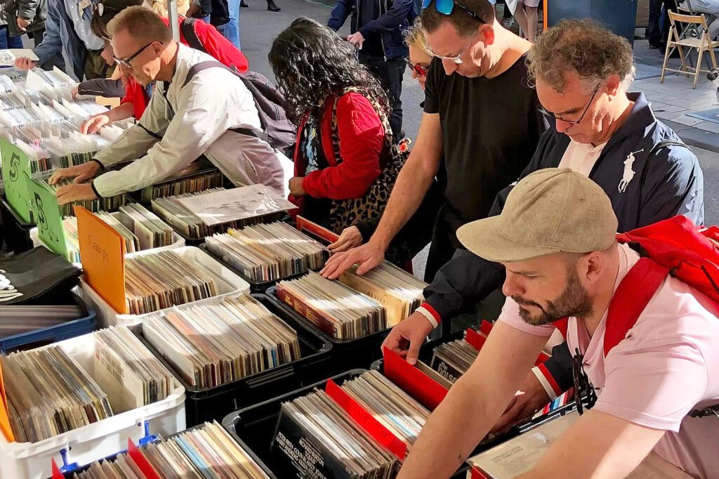Platenbeurs in Barneveld Centrum op zaterdag 25 mei 2024